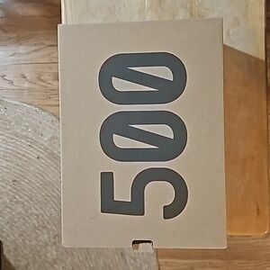 Empty Yeezy 500 shoebox (sz8)